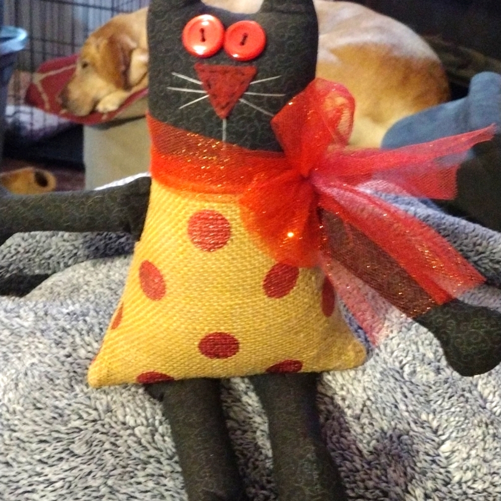 Lovin it- Burlap style cat shelf sitter